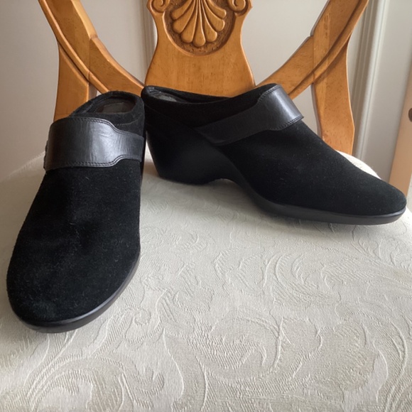 COLE HAAN NIKE AIR Black Suede and Leather slip on 3 inch wedges SIZE 9B - Picture 2 of 15